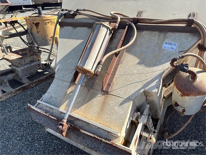 Gar-Bro 4156L Concrete Bucket Pripomočki za betonska dela