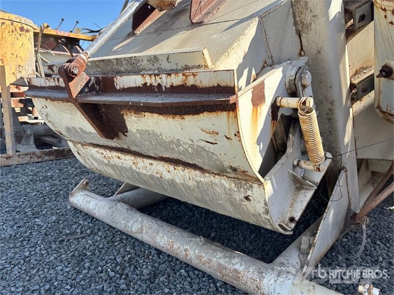 Gar-Bro 4156L Concrete Bucket Pripomočki za betonska dela