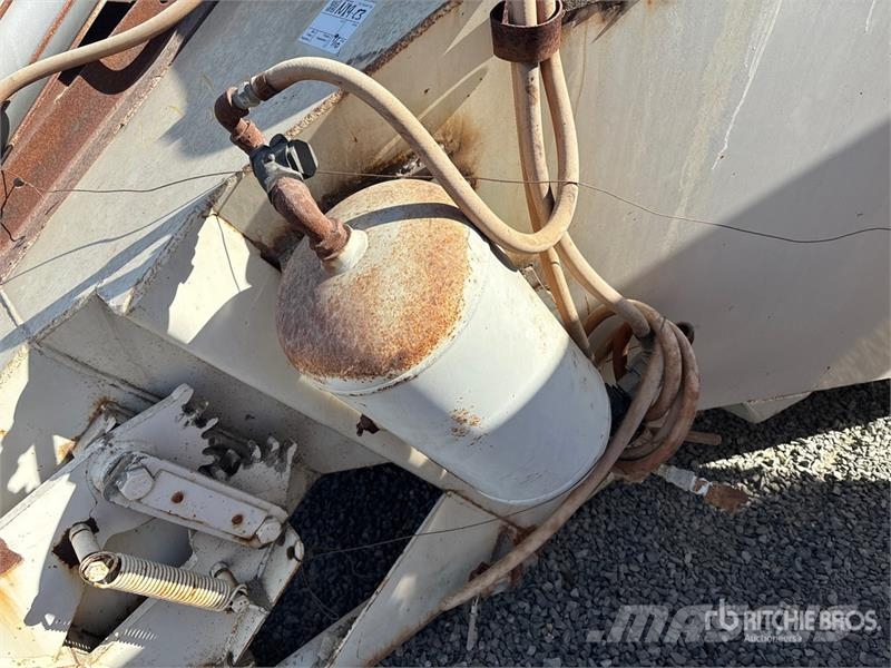 Gar-Bro 4156L Concrete Bucket Pripomočki za betonska dela
