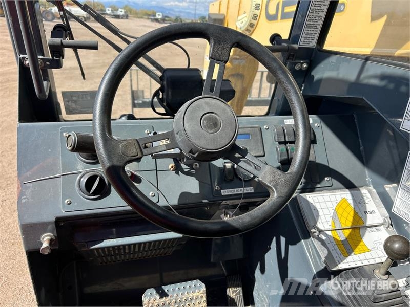 Gehl RS8-42 텔러 핸들러