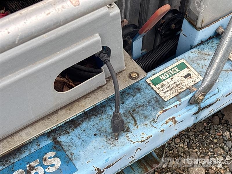 Genie DPL-35S 垂直昇降型リフト