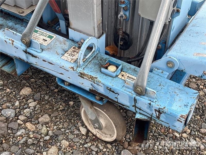 Genie DPL-35S 垂直昇降型リフト