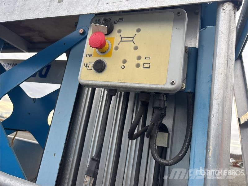 Genie DPL-35S 垂直昇降型リフト