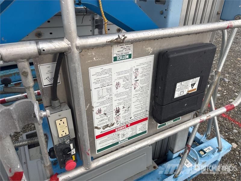 Genie DPL-35S 垂直昇降型リフト
