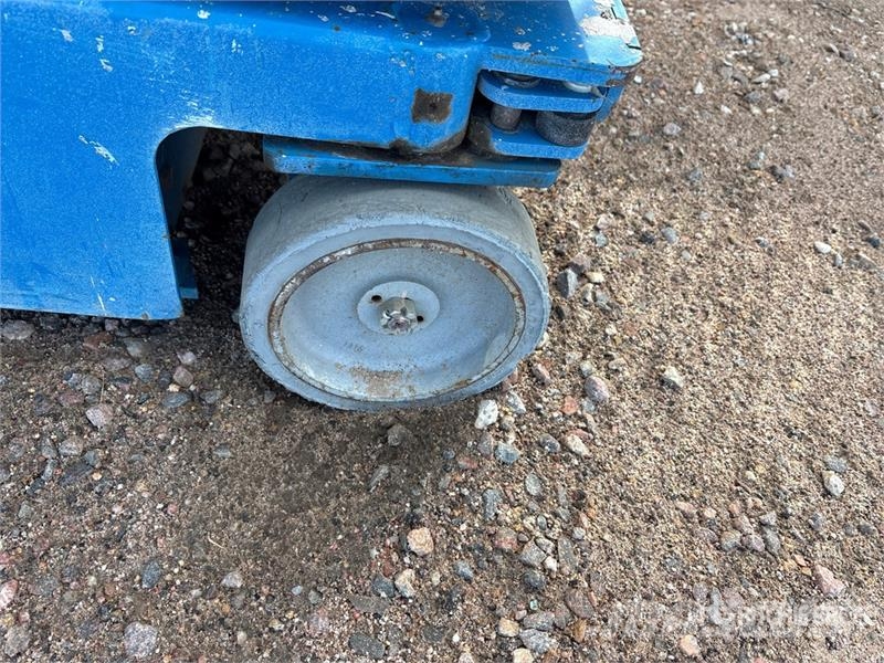 Genie GR-20 Vertical Mast Lift Used Personnel lifts and access elevators