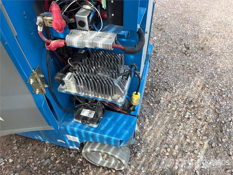 Genie GR-20 Vertical Mast Lift Used Personnel lifts and access elevators