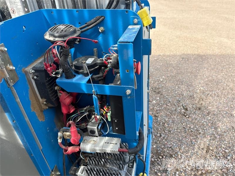 Genie GR-20 Vertical Mast Lift Used Personnel lifts and access elevators