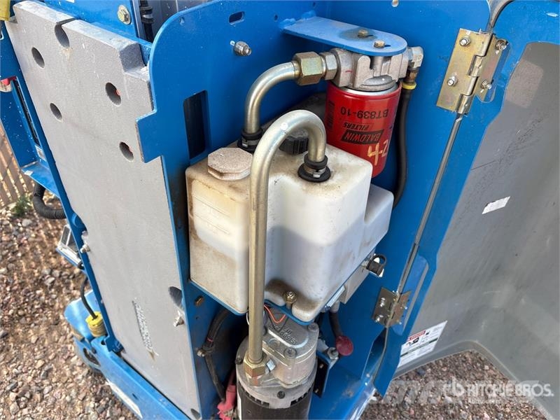 Genie GR-20 Vertical Mast Lift Used Personnel lifts and access elevators