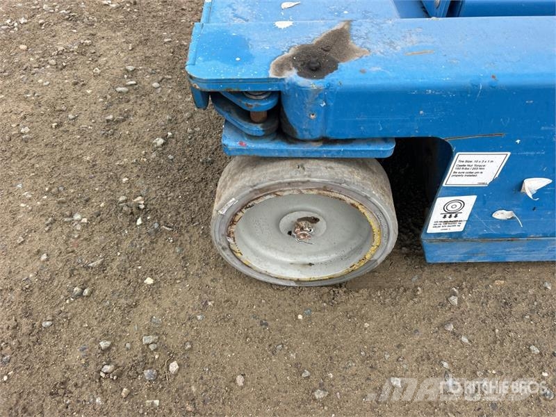 Genie GR20 Vertical Mast Lift Used Personnel lifts and access elevators