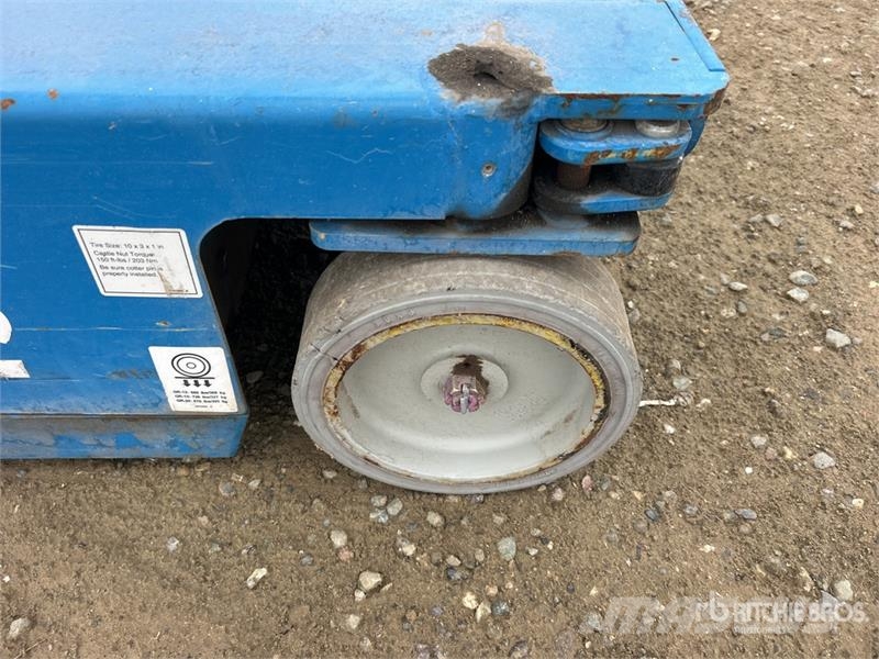 Genie GR20 Vertical Mast Lift Used Personnel lifts and access elevators