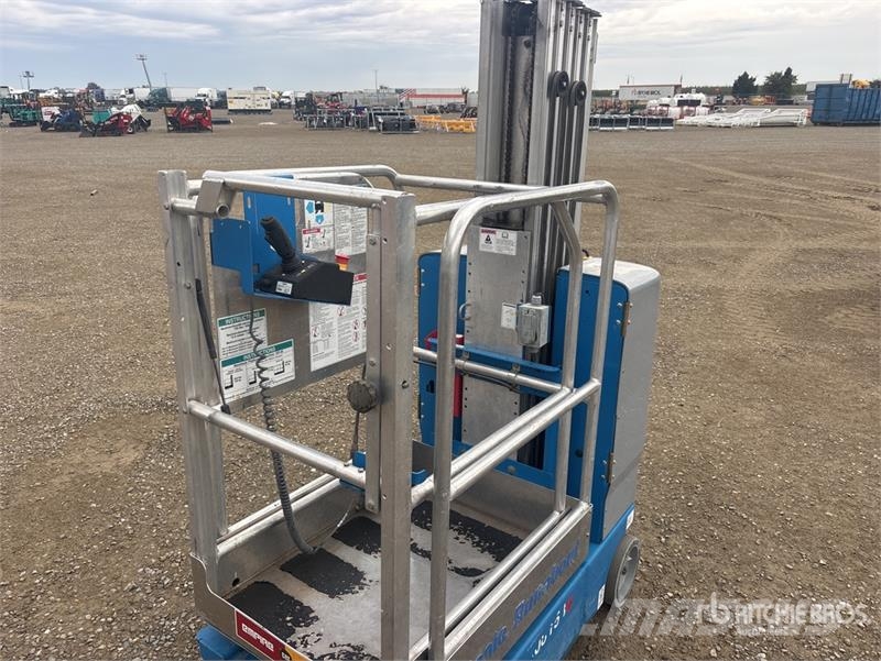 Genie GR20 Vertical Mast Lift Used Personnel lifts and access elevators