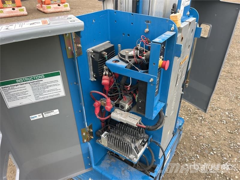 Genie GR20 Vertical Mast Lift Used Personnel lifts and access elevators