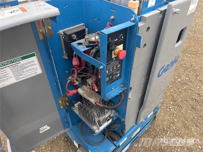 Genie GR20 Vertical Mast Lift Used Personnel lifts and access elevators