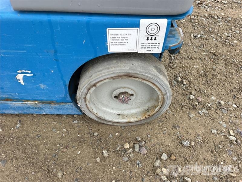 Genie GR20 Vertical Mast Lift Used Personnel lifts and access elevators