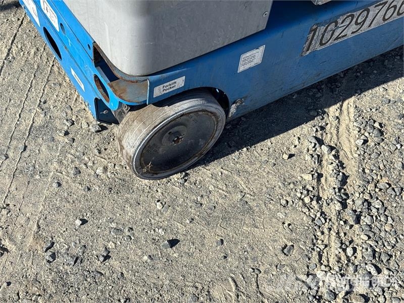Genie GR20 Vertical Mast Lift Plataformas con jaula de elevación