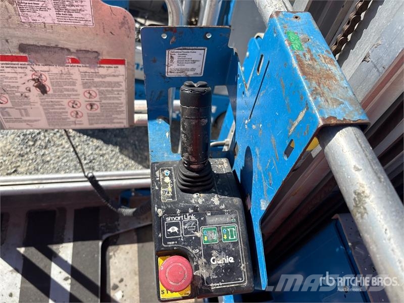 Genie GR20 Vertical Mast Lift Used Personnel lifts and access elevators