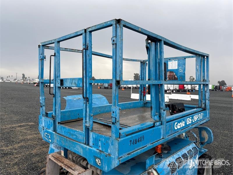 Genie GS-2668 4x4 Dual Fuel Scissor Lift Ollós emelők