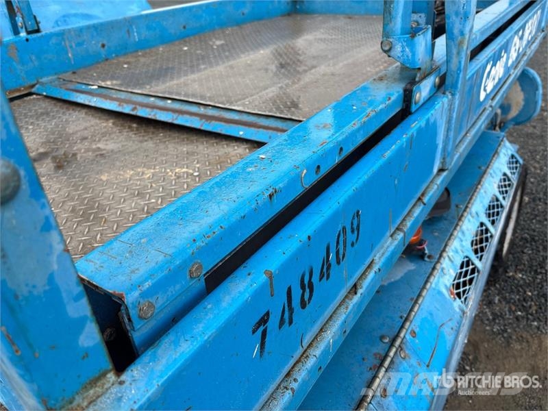 Genie GS-2668 4x4 Dual Fuel Scissor Lift Ollós emelők