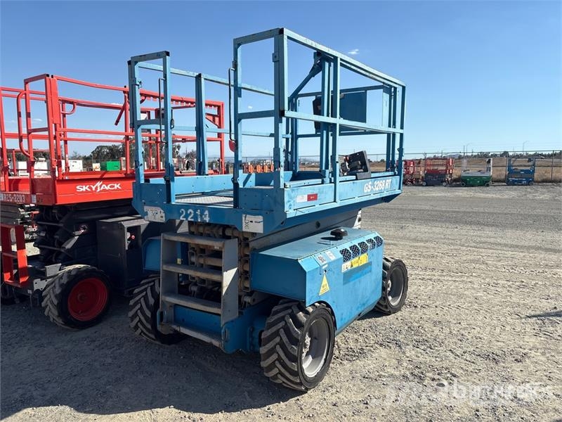 Genie GS-3268 RT 4x4 Diesel Scissor Lift (Inoperable) Škaraste platforme