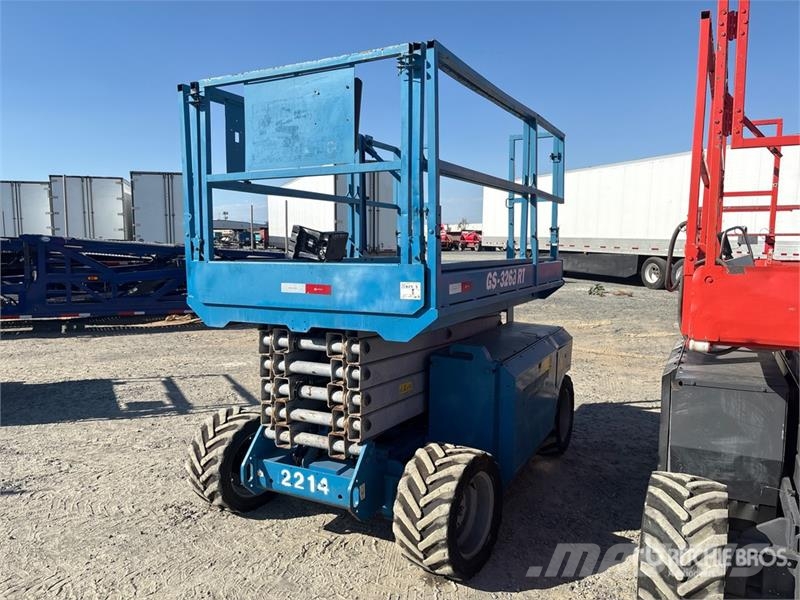 Genie GS-3268 RT 4x4 Diesel Scissor Lift (Inoperable) Škaraste platforme