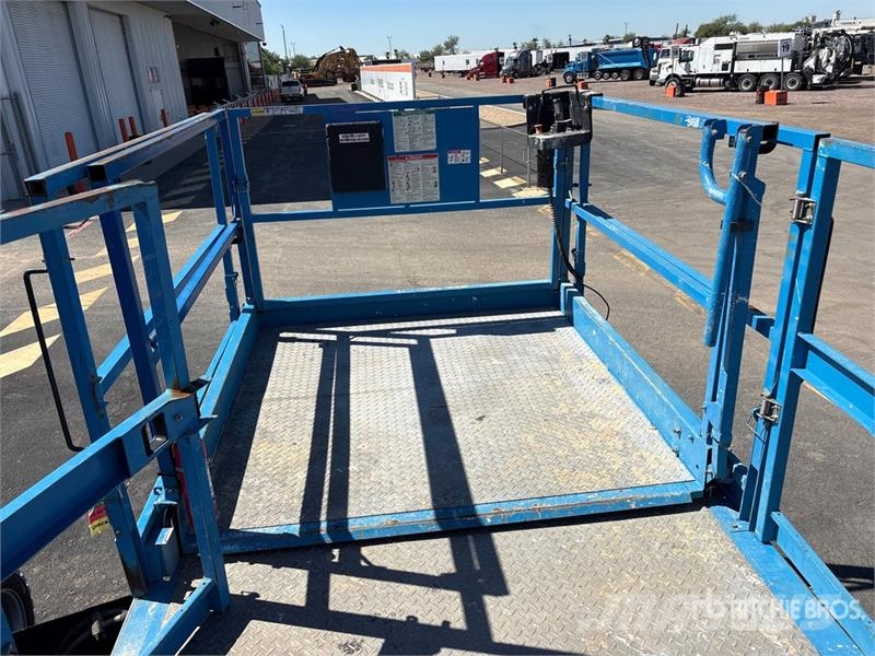 Genie GS-3384 4x4 Dual Fuel Scissor Lift Scissor lifts