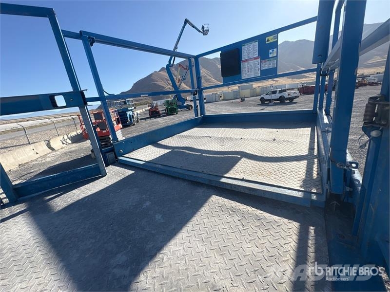 Genie GS-4390 RT 4x4 Dual Fuel Scissor Lift シザースリフト