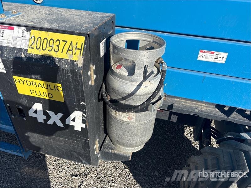 Genie GS-4390 RT 4x4 Dual Fuel Scissor Lift シザースリフト