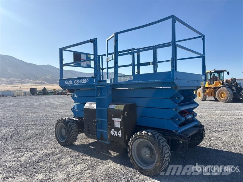 Genie GS-4390 RT 4x4 Dual Fuel Scissor Lift シザースリフト