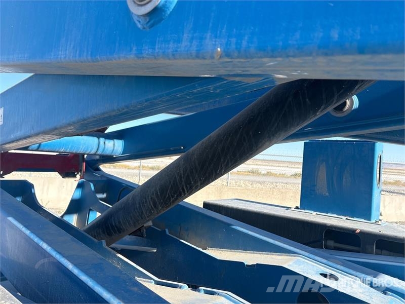 Genie GS-4390 RT 4x4 Dual Fuel Scissor Lift シザースリフト