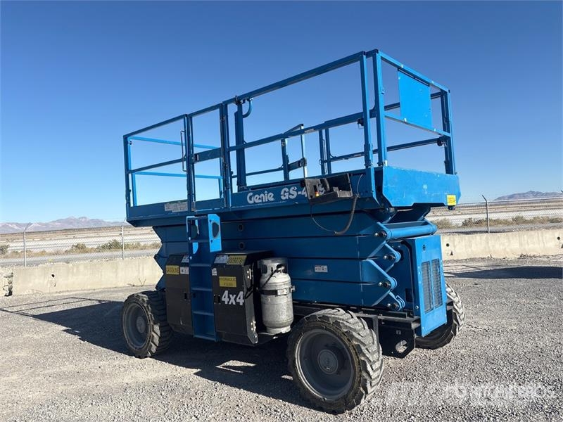 Genie GS-4390 RT 4x4 Dual Fuel Scissor Lift シザースリフト