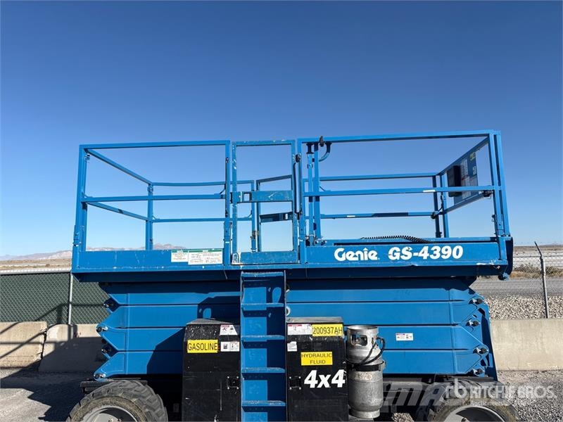 Genie GS-4390 RT 4x4 Dual Fuel Scissor Lift シザースリフト