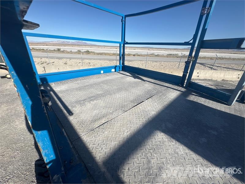 Genie GS-4390 RT 4x4 Dual Fuel Scissor Lift シザースリフト
