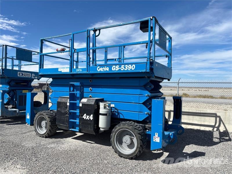 Genie GS-5390 Dual Fuel Scissor Lift Ollós emelők