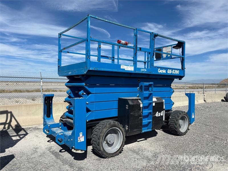 Genie GS-5390 Dual Fuel Scissor Lift Ollós emelők