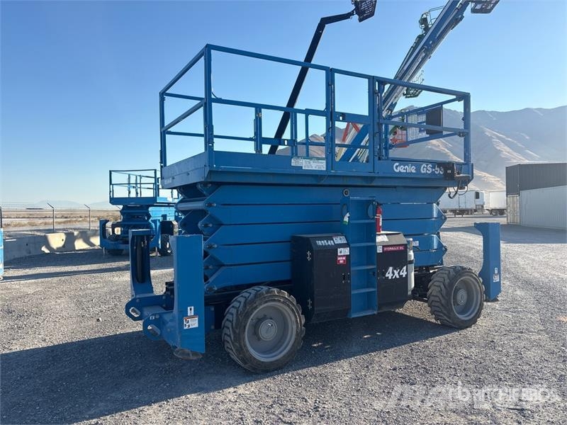 Genie GS-5390 RT 4x4 Dual Fuel Scissor Lift Škarjaste dvižne ploščadi