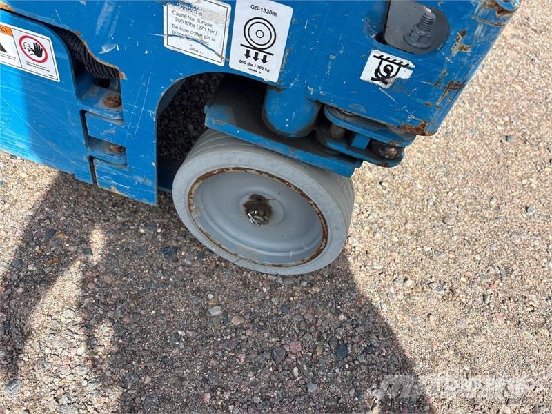 Genie GS1330M Electric Scissor Lift رافعات مقصية الشكل