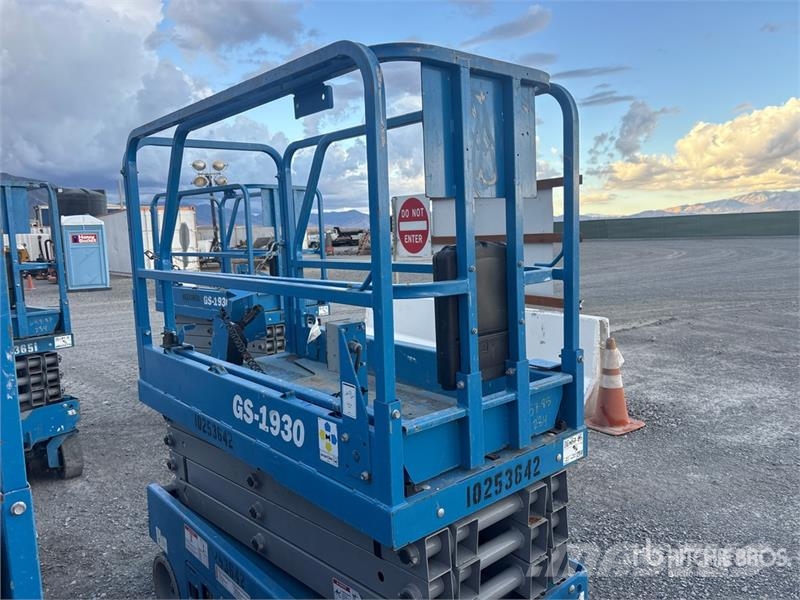 Genie GS1930 Electric Scissor Lift Scissor lifts
