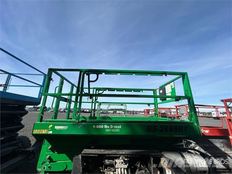 Genie GS2669RT 4x4 Dual Fuel Scissor Lift Scissor lifts