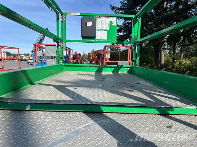 Genie GS2669RT 4x4 Dual Fuel Scissor Lift Scissor lifts