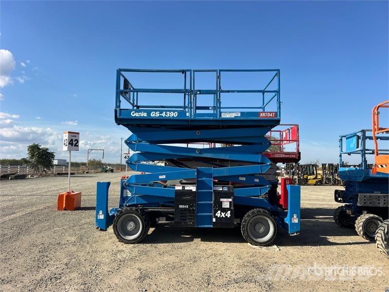 Genie GS4390 4x4 Diesel Scissor Lift Ollós emelők