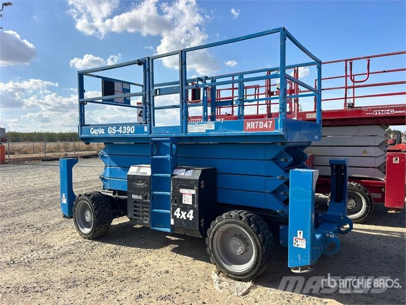 Genie GS4390 4x4 Diesel Scissor Lift Ollós emelők