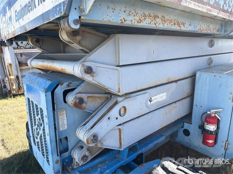 Genie GS4390 Dual Fuel Scissor Lift Škaraste platforme