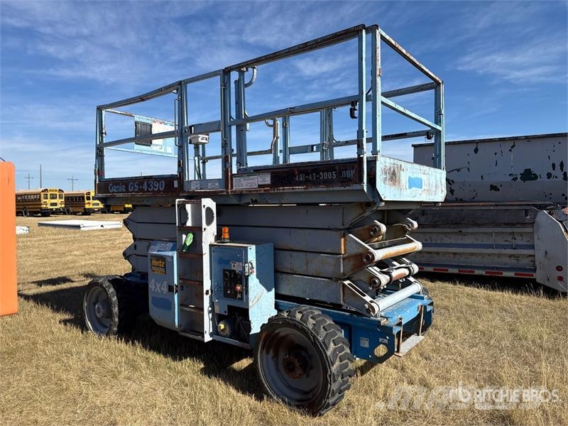 Genie GS4390 Dual Fuel Scissor Lift Škaraste platforme