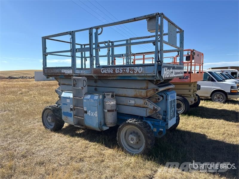 Genie GS4390 Dual Fuel Scissor Lift Škaraste platforme