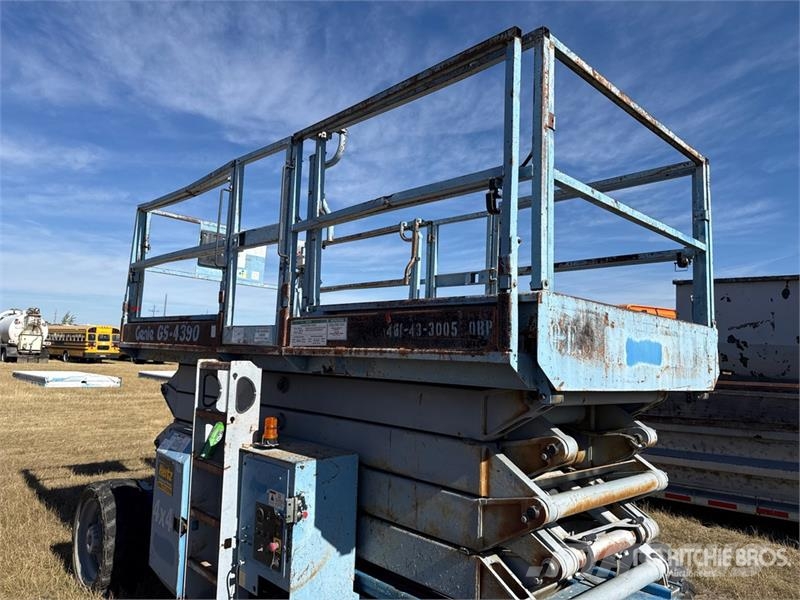 Genie GS4390 Dual Fuel Scissor Lift Škaraste platforme