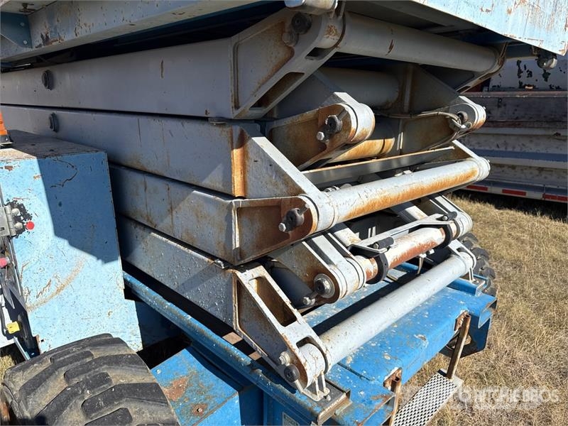 Genie GS4390 Dual Fuel Scissor Lift Škaraste platforme
