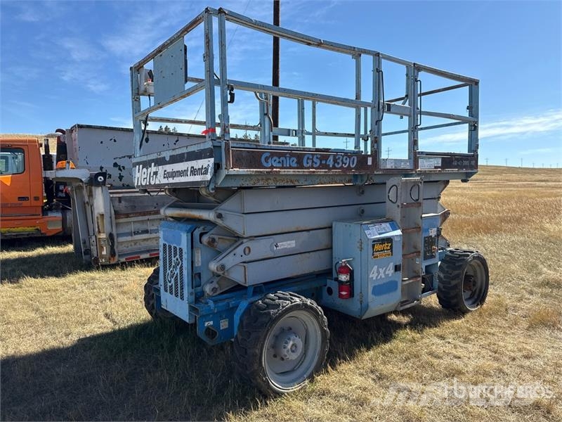 Genie GS4390 Dual Fuel Scissor Lift Škaraste platforme