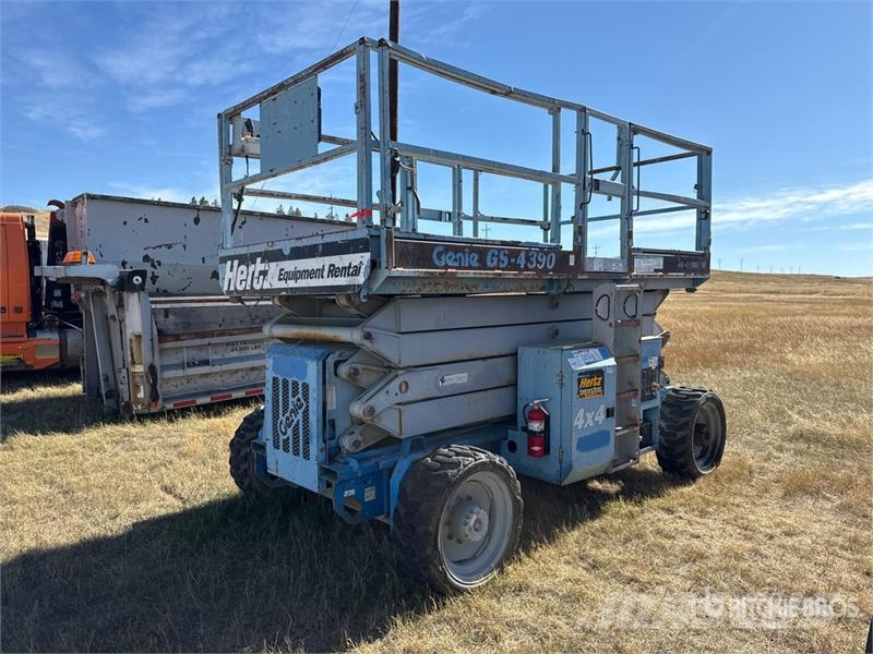 Genie GS4390 Dual Fuel Scissor Lift Škaraste platforme
