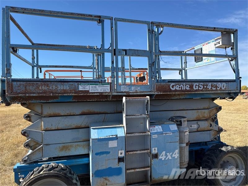 Genie GS4390 Dual Fuel Scissor Lift Škaraste platforme