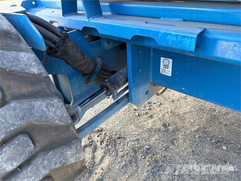 Genie GS4390RT 4x4 Dual Fuel Scissor Lift 剪式升降機